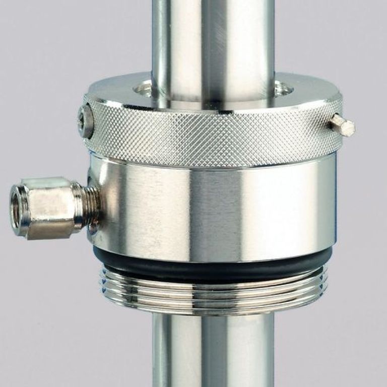 Адаптер газонепроницаемый из никелированной латуни с резьбой G2" и обратным клапаном для крепления насосов на бочках