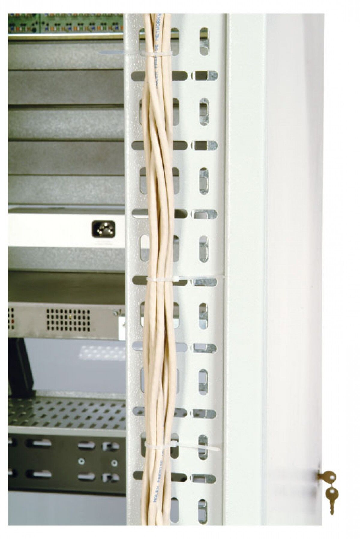Вертикальный кабельный органайзер в шкаф, ширина 75 мм 33U, черный Цмо вко-м-33.75-9005