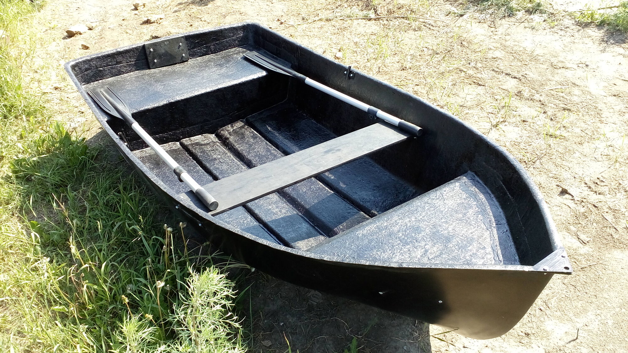 Авито лодка пластиковая. Лодка Омь 2. Лодка стеклопластиковая весельная Прогресс. Лодка Грикон 005. Лодка алюминиевая сварная 3м бот 4 весельный.