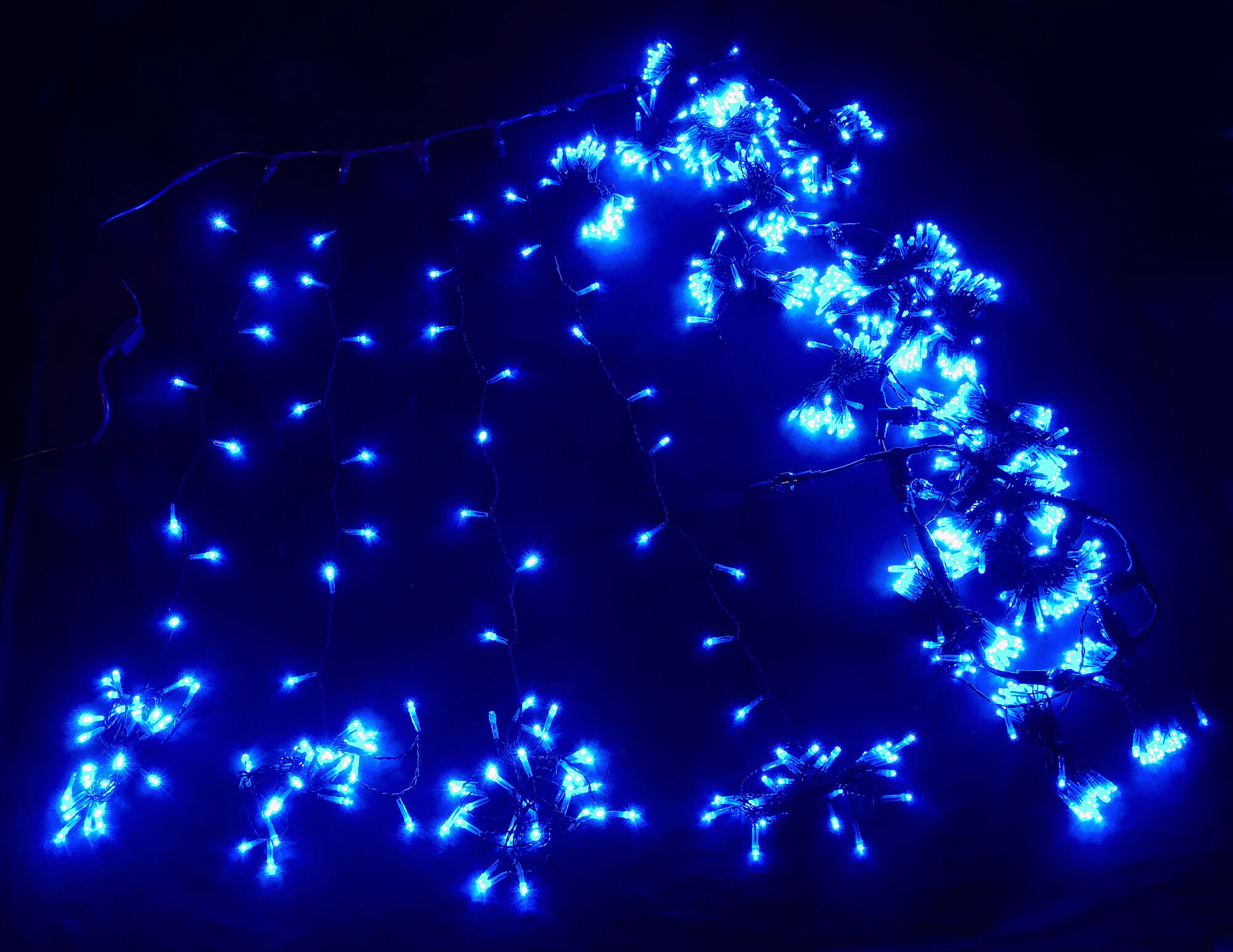 Светодиодный дождь плей-лайт (синие светодиоды/черн. провод с мерцанием) LED-XP-1925-1,5M-230V-S-B/B