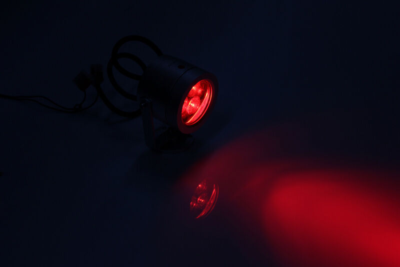 HPRO-002A-R , красный, 3 светодиода, 3W, 12V, алюминиевый корпус, 6-20 м освещение, 68*100 мм, угол освещения 20-30гр.,