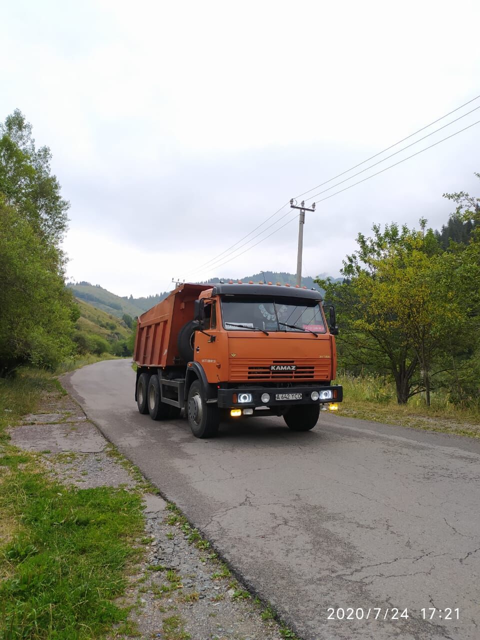 Кирпич с доставкой, цена в Алматы от компании Вам везёт Камаз