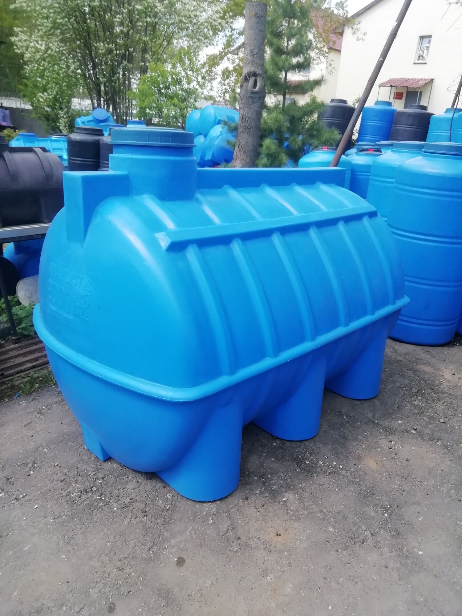 Ёмкость для воды пластиковая овально-горизонтальная 2000 л синяя Aquaplast 11