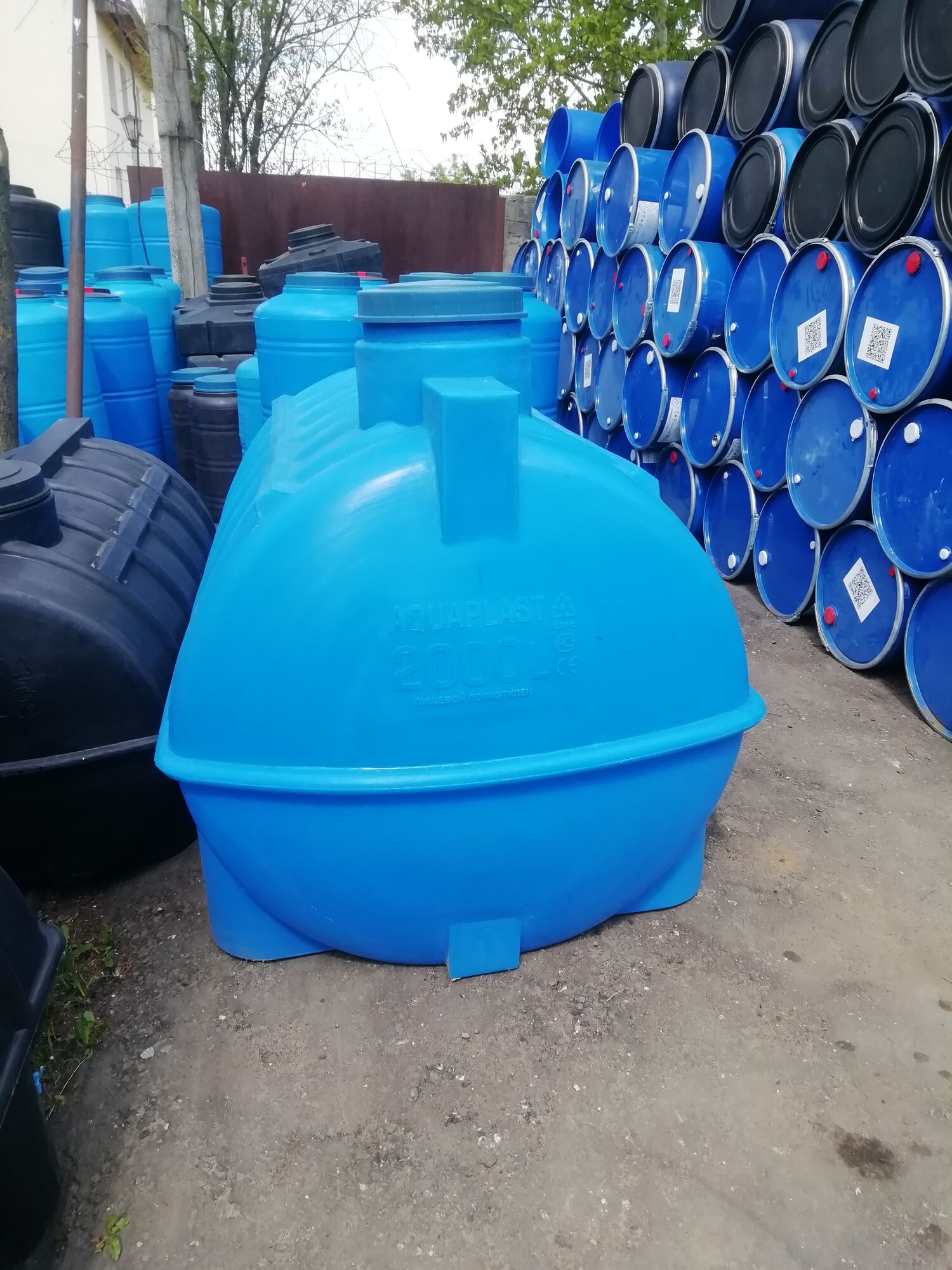 Ёмкость для воды пластиковая овально-горизонтальная 2000 л синяя Aquaplast 12